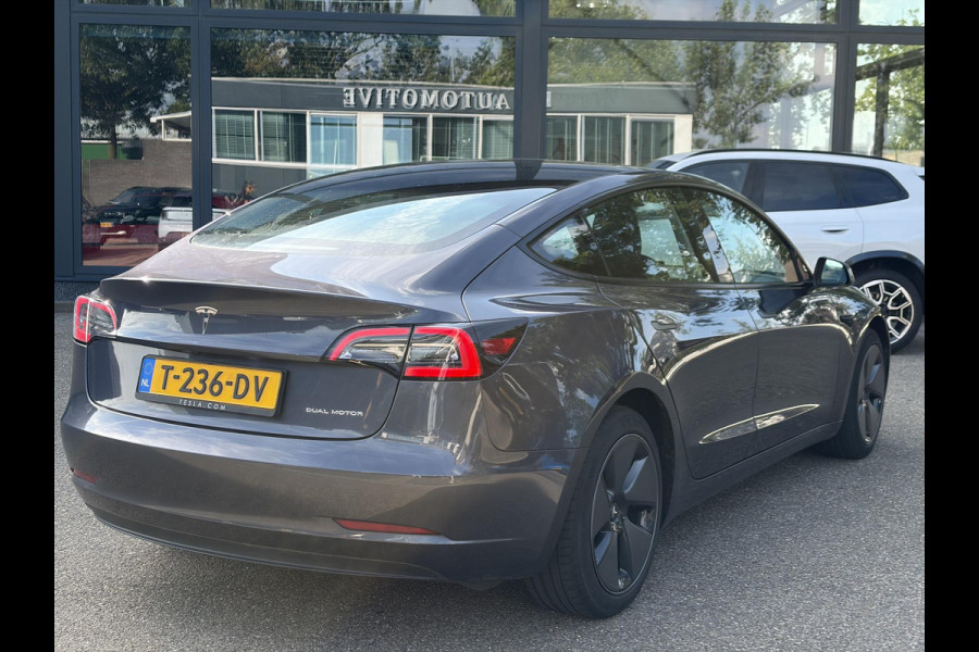 Tesla Model 3 Long Range AWD 75 kWh VAN: 35.900,- VOOR: 33.440,- UW HERFSTVOORDEEL: 2.460,-| FABRIEKSGARANTIE OP ACCU & AANDRIJFLIJN TOT 2031 OF 192.000 KM + ALGEMENE AUTO T/M 06-2027 of 80.000KM! BTW verrekenbaar