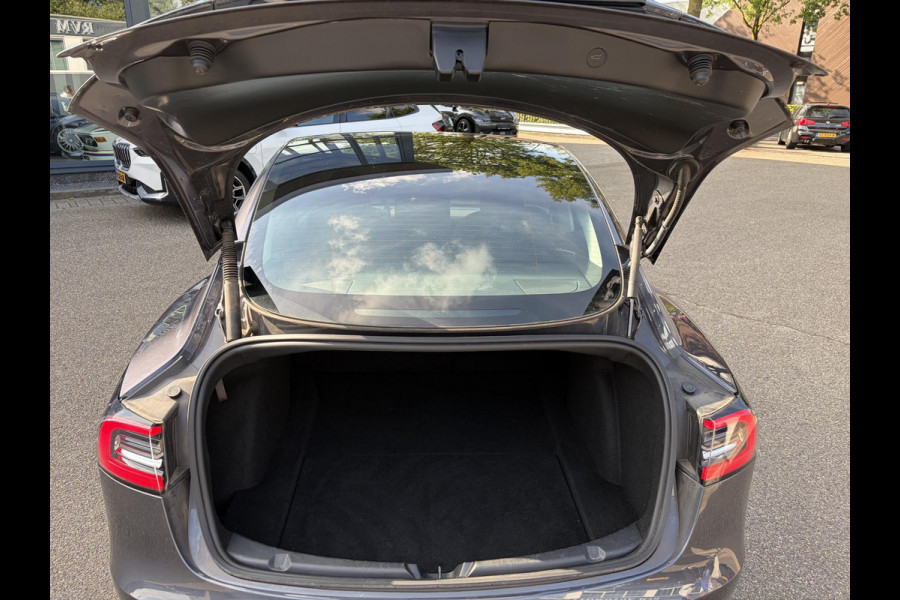 Tesla Model 3 Long Range AWD 75 kWh VAN: 35.900,- VOOR: 33.440,- UW HERFSTVOORDEEL: 2.460,-| FABRIEKSGARANTIE OP ACCU & AANDRIJFLIJN TOT 2031 OF 192.000 KM + ALGEMENE AUTO T/M 06-2027 of 80.000KM! BTW verrekenbaar