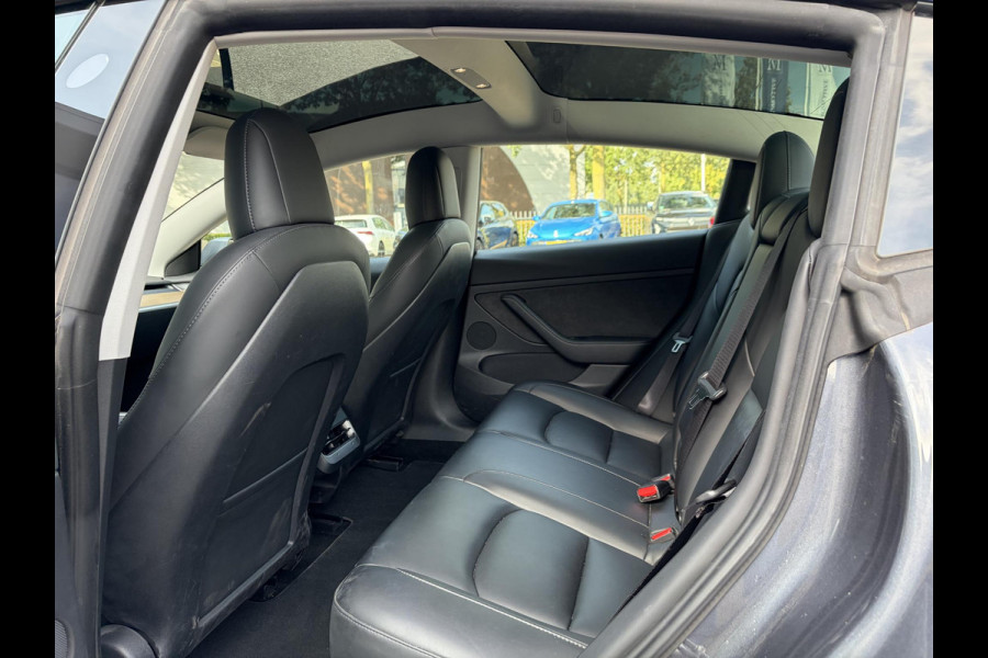 Tesla Model 3 Long Range AWD 75 kWh VAN: 35.900,- VOOR: 33.440,- UW HERFSTVOORDEEL: 2.460,-| FABRIEKSGARANTIE OP ACCU & AANDRIJFLIJN TOT 2031 OF 192.000 KM + ALGEMENE AUTO T/M 06-2027 of 80.000KM! BTW verrekenbaar