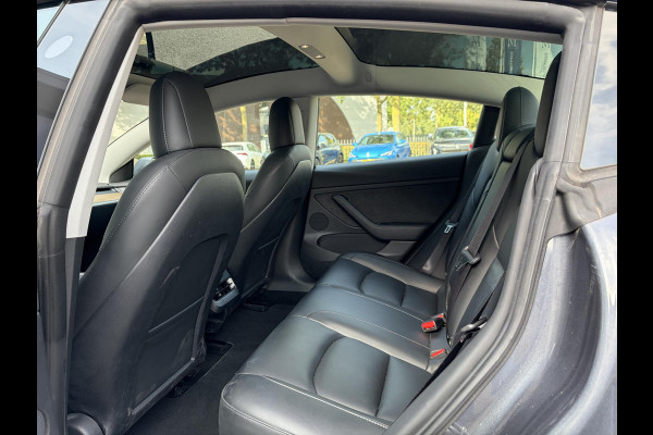 Tesla Model 3 Long Range AWD 75 kWh VAN: 35.900,- VOOR: 33.440,- UW HERFSTVOORDEEL: 2.460,-| FABRIEKSGARANTIE OP ACCU & AANDRIJFLIJN TOT 2031 OF 192.000 KM + ALGEMENE AUTO T/M 06-2027 of 80.000KM! BTW verrekenbaar