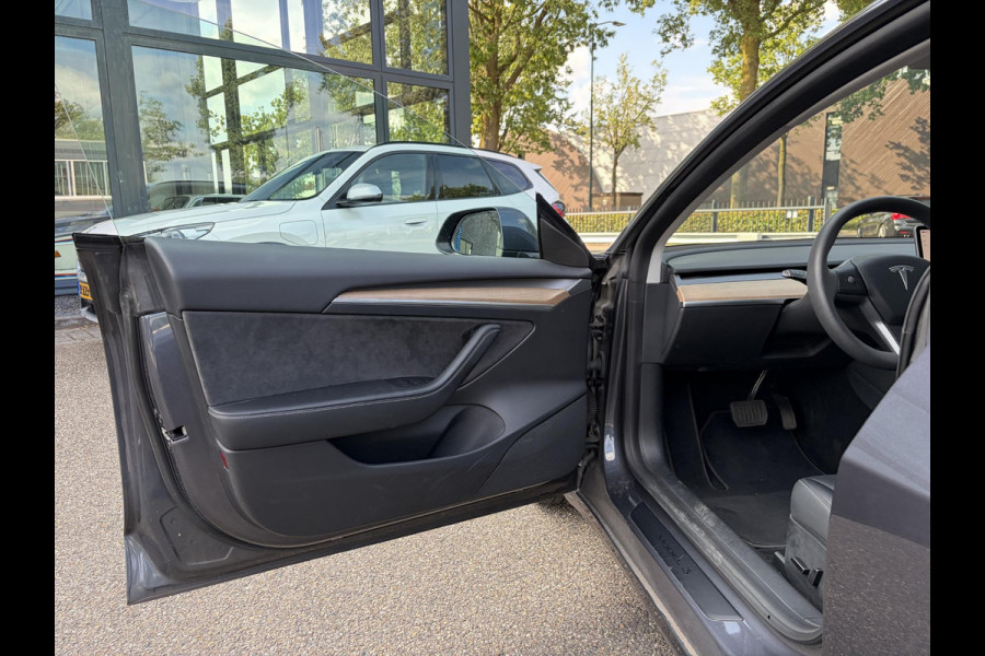 Tesla Model 3 Long Range AWD 75 kWh VAN: 35.900,- VOOR: 33.440,- UW HERFSTVOORDEEL: 2.460,-| FABRIEKSGARANTIE OP ACCU & AANDRIJFLIJN TOT 2031 OF 192.000 KM + ALGEMENE AUTO T/M 06-2027 of 80.000KM! BTW verrekenbaar