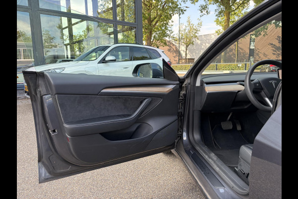 Tesla Model 3 Long Range AWD 75 kWh VAN: 35.900,- VOOR: 33.440,- UW HERFSTVOORDEEL: 2.460,-| FABRIEKSGARANTIE OP ACCU & AANDRIJFLIJN TOT 2031 OF 192.000 KM + ALGEMENE AUTO T/M 06-2027 of 80.000KM! BTW verrekenbaar