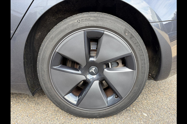 Tesla Model 3 Long Range AWD 75 kWh VAN: 35.900,- VOOR: 33.440,- UW HERFSTVOORDEEL: 2.460,-| FABRIEKSGARANTIE OP ACCU & AANDRIJFLIJN TOT 2031 OF 192.000 KM + ALGEMENE AUTO T/M 06-2027 of 80.000KM! BTW verrekenbaar