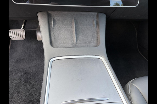 Tesla Model 3 Long Range AWD 75 kWh VAN: 35.900,- VOOR: 33.440,- UW HERFSTVOORDEEL: 2.460,-| FABRIEKSGARANTIE OP ACCU & AANDRIJFLIJN TOT 2031 OF 192.000 KM + ALGEMENE AUTO T/M 06-2027 of 80.000KM! BTW verrekenbaar