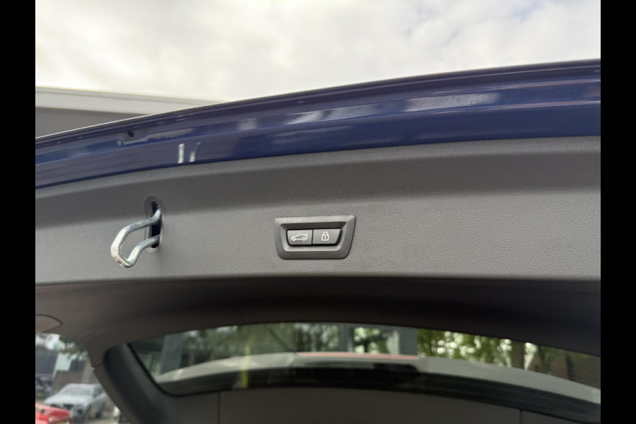 BMW iX3 High Executive 80 kWh M-SPORT SHADOW| SOH 99%| VAN: 43.900,- VOOR: 40.877,- UW HERFSTVOORDEEL: 3.023,| SUPER COMPLEET!| 360 CAMERA| HARMAN KARDON| ELEKTRISCHE STOELEN| HUD|DRIVING ASS. PROFF!| ELEKTRISCHE ACHTERKLEP| GESTURE CONTROL|