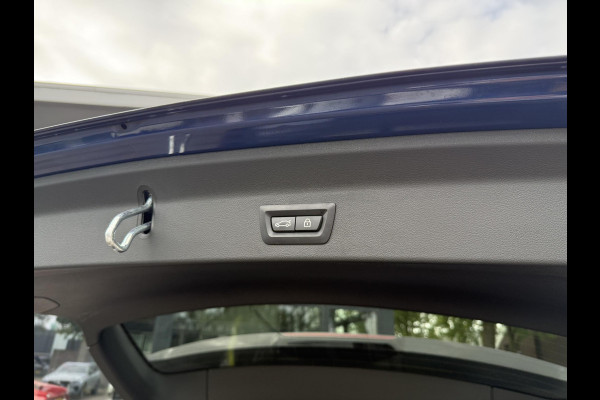 BMW iX3 High Executive 80 kWh M-SPORT SHADOW| SOH 99%| VAN: 43.900,- VOOR: 40.877,- UW HERFSTVOORDEEL: 3.023,| SUPER COMPLEET!| 360 CAMERA| HARMAN KARDON| ELEKTRISCHE STOELEN| HUD|DRIVING ASS. PROFF!| ELEKTRISCHE ACHTERKLEP| GESTURE CONTROL|