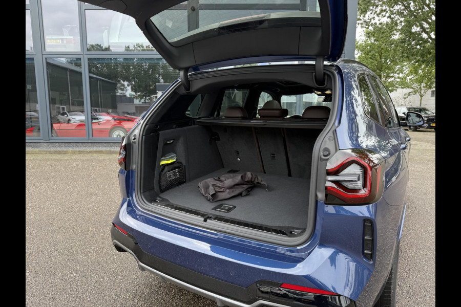 BMW iX3 High Executive 80 kWh M-SPORT SHADOW| SOH 99%| VAN: 43.900,- VOOR: 40.877,- UW HERFSTVOORDEEL: 3.023,| SUPER COMPLEET!| 360 CAMERA| HARMAN KARDON| ELEKTRISCHE STOELEN| HUD|DRIVING ASS. PROFF!| ELEKTRISCHE ACHTERKLEP| GESTURE CONTROL|