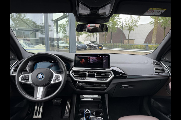 BMW iX3 High Executive 80 kWh M-SPORT SHADOW| SOH 99%| VAN: 43.900,- VOOR: 40.877,- UW HERFSTVOORDEEL: 3.023,| SUPER COMPLEET!| 360 CAMERA| HARMAN KARDON| ELEKTRISCHE STOELEN| HUD|DRIVING ASS. PROFF!| ELEKTRISCHE ACHTERKLEP| GESTURE CONTROL|