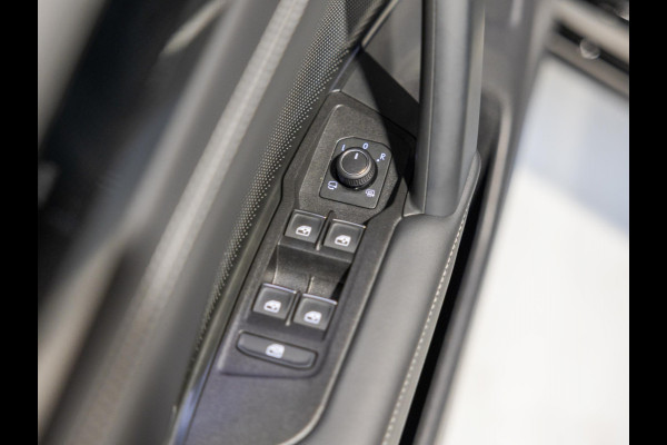 Volkswagen Tiguan 1.5 eTSI Life Edition / 130pk / Rondomzicht camera / Dodehoek assistent / Stoelverwarming /