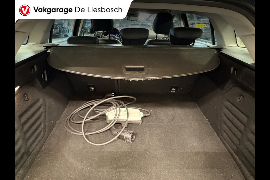 Renault Mégane Estate 1.6 E-Tech Plug-In Hybrid 160 Business Zen / stoel en stuurverwarming / camera / navigatie