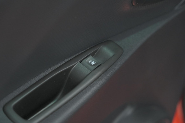 Renault Clio TCe 90 Limited | Trekhaak | Parkeersensoren | Navigatie | Cruise Control | Begrenzer | Bluetooth Verbinding