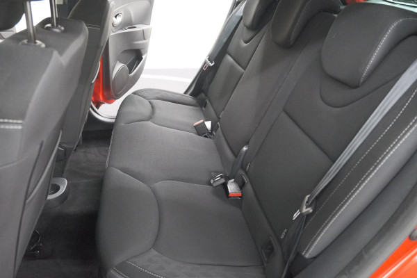 Renault Clio TCe 90 Limited | Trekhaak | Parkeersensoren | Navigatie | Cruise Control | Begrenzer | Bluetooth Verbinding
