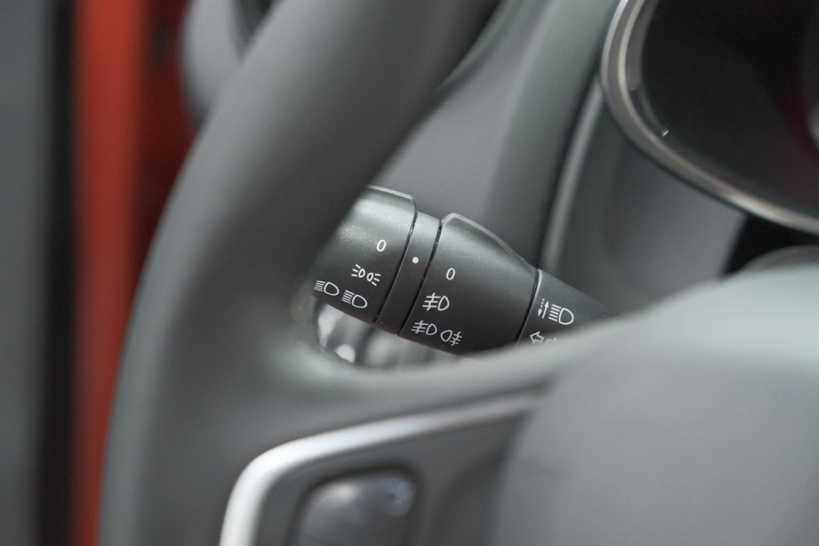 Renault Clio TCe 90 Limited | Trekhaak | Parkeersensoren | Navigatie | Cruise Control | Begrenzer | Bluetooth Verbinding