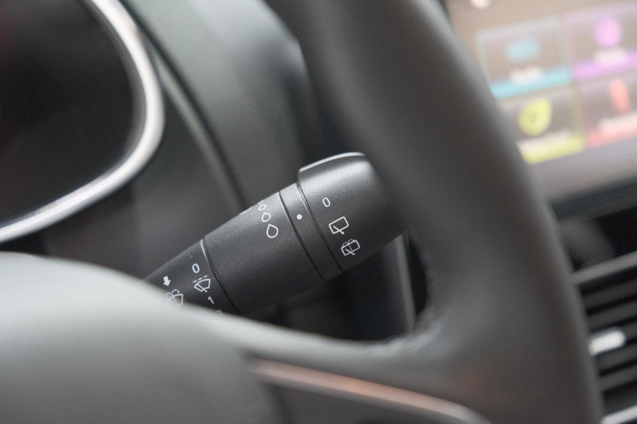 Renault Clio TCe 90 Limited | Trekhaak | Parkeersensoren | Navigatie | Cruise Control | Begrenzer | Bluetooth Verbinding