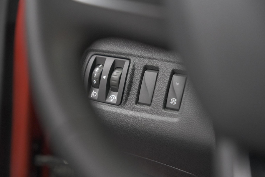 Renault Clio TCe 90 Limited | Trekhaak | Parkeersensoren | Navigatie | Cruise Control | Begrenzer | Bluetooth Verbinding