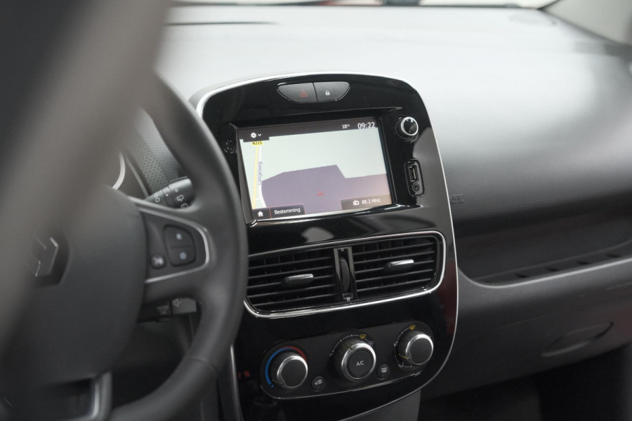 Renault Clio TCe 90 Limited | Trekhaak | Parkeersensoren | Navigatie | Cruise Control | Begrenzer | Bluetooth Verbinding