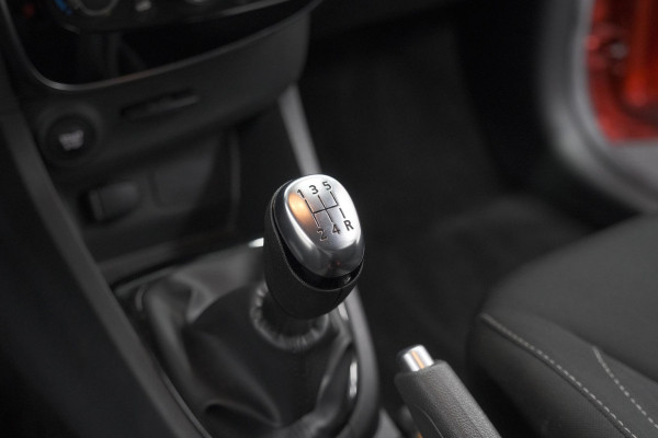 Renault Clio TCe 90 Limited | Trekhaak | Parkeersensoren | Navigatie | Cruise Control | Begrenzer | Bluetooth Verbinding