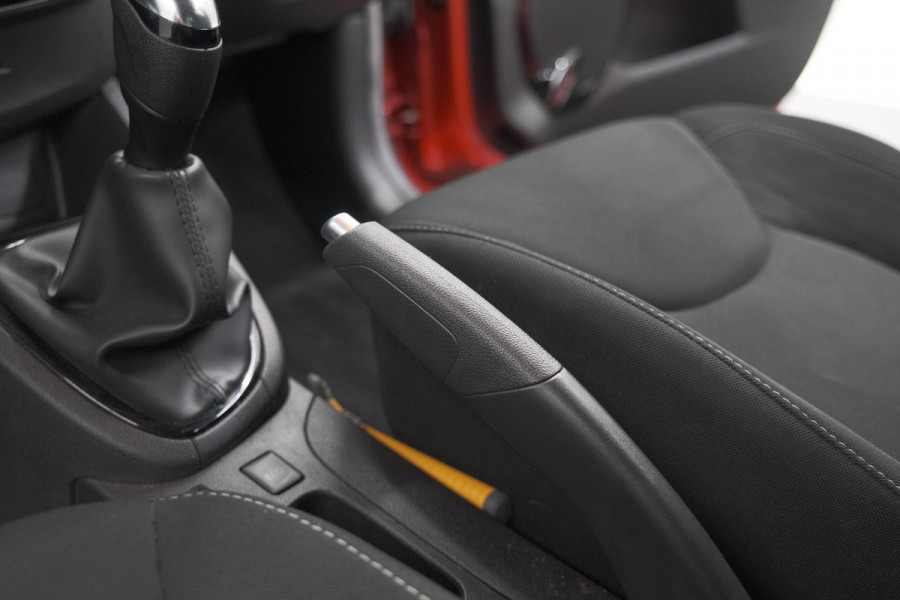 Renault Clio TCe 90 Limited | Trekhaak | Parkeersensoren | Navigatie | Cruise Control | Begrenzer | Bluetooth Verbinding