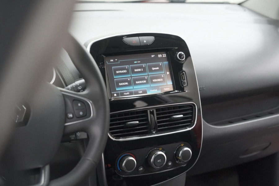 Renault Clio TCe 90 Limited | Trekhaak | Parkeersensoren | Navigatie | Cruise Control | Begrenzer | Bluetooth Verbinding