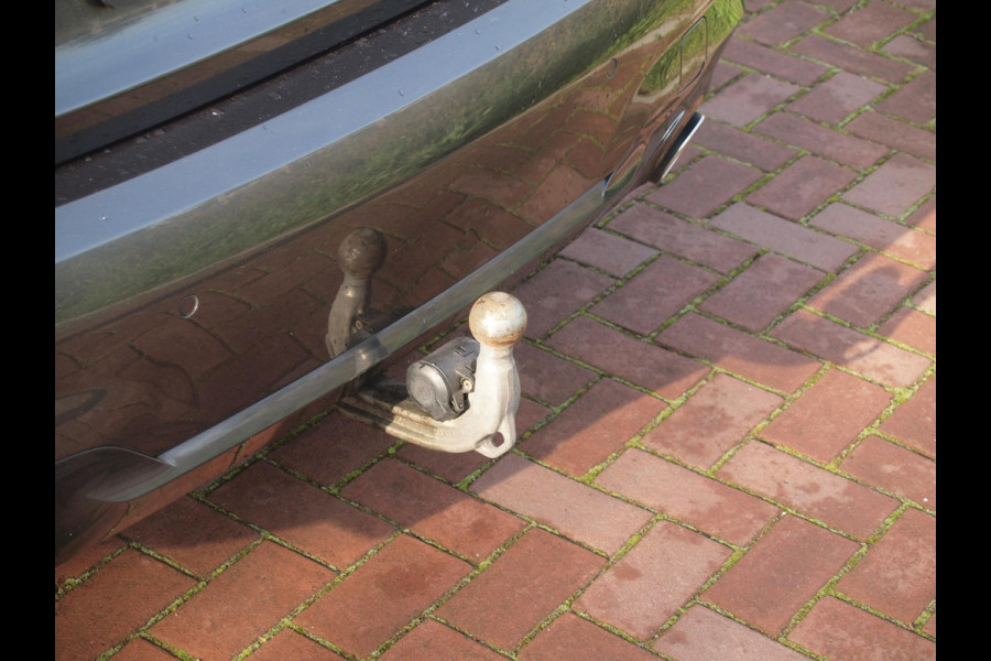 BMW 3 Serie 318i Business Edition | M-Pakket | Panoramadak | Trekhaak | Camera | Sfeerverlichting | Sportstoelen | NL-Auto |