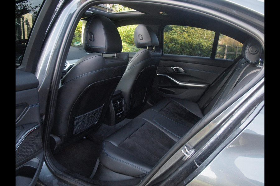 BMW 3 Serie 318i Business Edition | M-Pakket | Panoramadak | Trekhaak | Camera | Sfeerverlichting | Sportstoelen | NL-Auto |