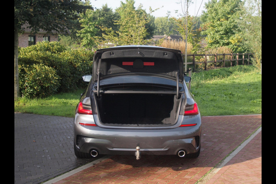 BMW 3 Serie 318i Business Edition | M-Pakket | Panoramadak | Trekhaak | Camera | Sfeerverlichting | Sportstoelen | NL-Auto |