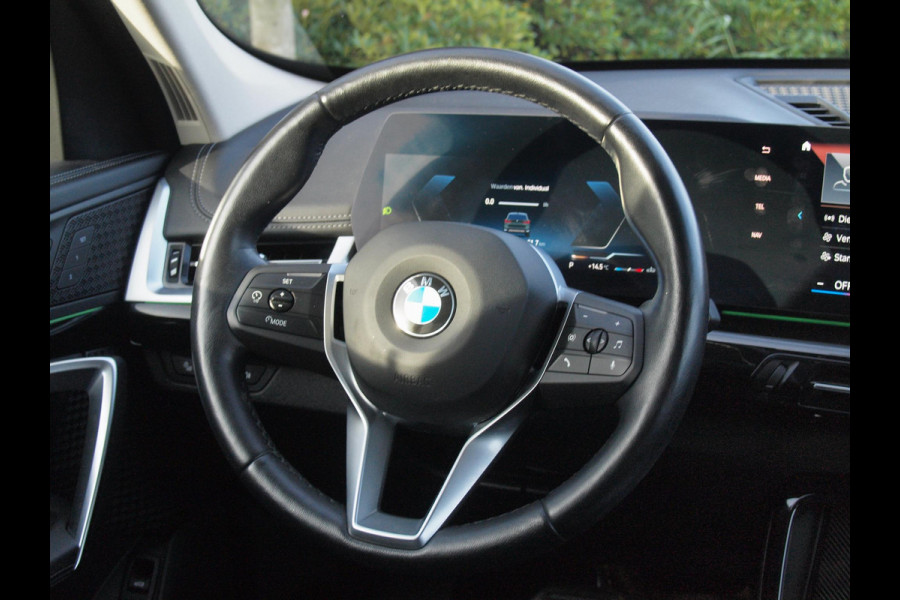 BMW X1 sDrive18i | NIEUW MODEL | Trekhaak | 19Inch | Sportstoelen met geheugen | Sfeerverlichting | Camera | Leer |