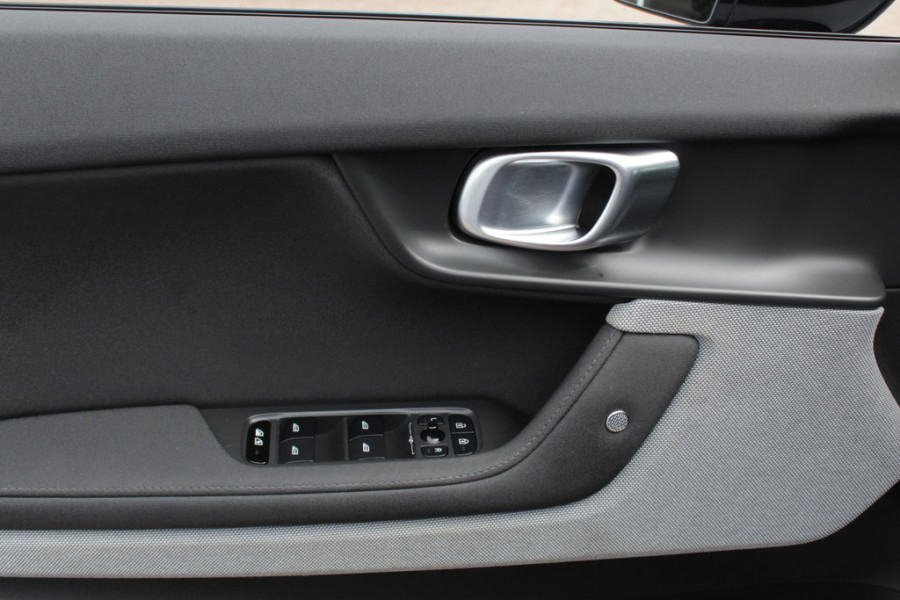 Polestar 2 Long Range Single Motor 78 kWh / 360Camera / CarPlay / Keyless / 19'' / Stoelverwarming / Virtual / Dodehoek / DAB / Cruise Control Adaptief