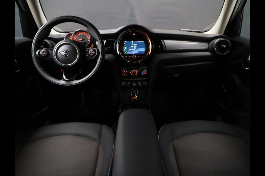 MINI 5-deurs 1.5 Cooper [APPLE CARPLAY, ANDROID, CRUISE CONTROL, LEDEREN STUUR, AIRCO, MULTIFUNCTIONEEL STUUR, NAVIGATIE, NIEUWSTAAT]