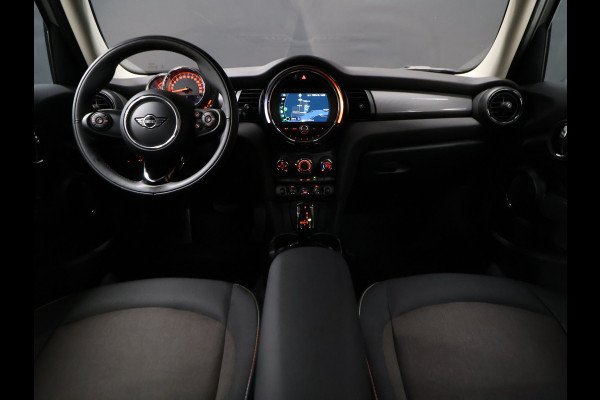 MINI 5-deurs 1.5 Cooper [APPLE CARPLAY, ANDROID, CRUISE CONTROL, LEDEREN STUUR, AIRCO, MULTIFUNCTIONEEL STUUR, NAVIGATIE, NIEUWSTAAT]