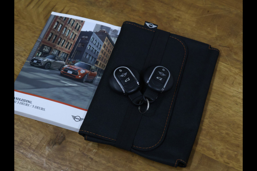MINI 5-deurs 1.5 Cooper [APPLE CARPLAY, ANDROID, CRUISE CONTROL, LEDEREN STUUR, AIRCO, MULTIFUNCTIONEEL STUUR, NAVIGATIE, NIEUWSTAAT]