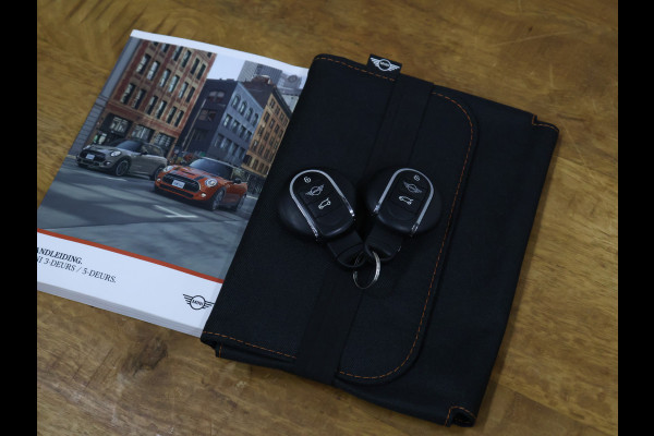 MINI 5-deurs 1.5 Cooper [APPLE CARPLAY, ANDROID, CRUISE CONTROL, LEDEREN STUUR, AIRCO, MULTIFUNCTIONEEL STUUR, NAVIGATIE, NIEUWSTAAT]