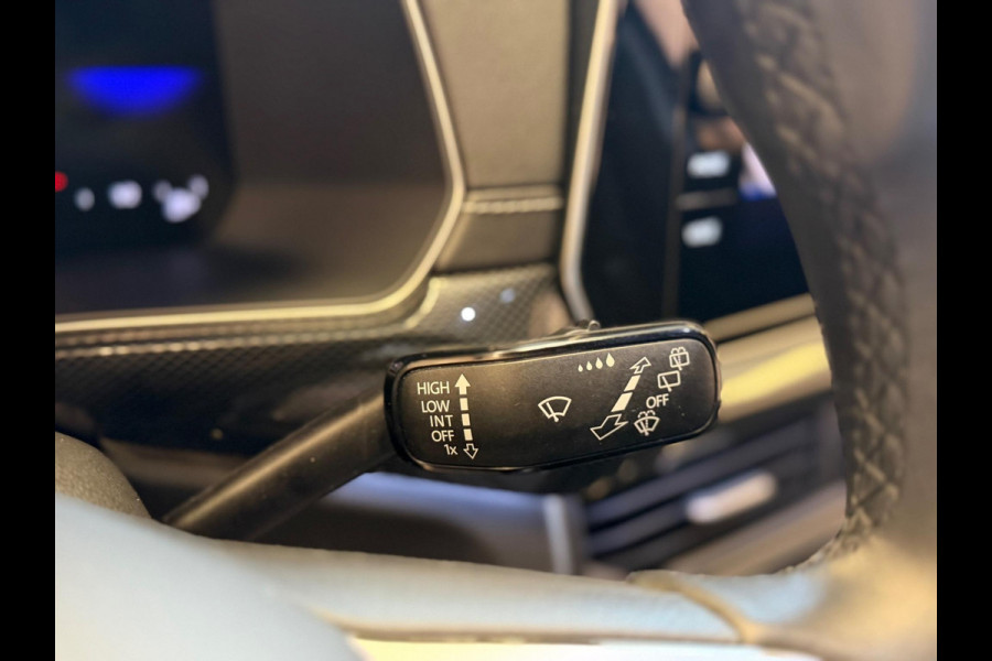Volkswagen T-Cross TSI R-Line Edition 115PK GARANTIE TOT 03-2035* . STOEL VERWARMING . CRUISE CONTROL . PARKEERSENSOREN VOOR & ACHTER .