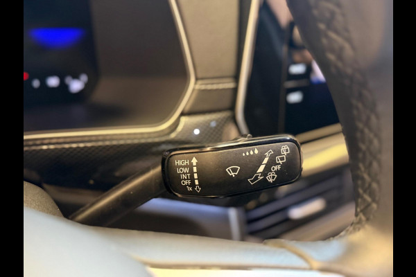 Volkswagen T-Cross TSI R-Line Edition 115PK GARANTIE TOT 03-2035* . STOEL VERWARMING . CRUISE CONTROL . PARKEERSENSOREN VOOR & ACHTER .