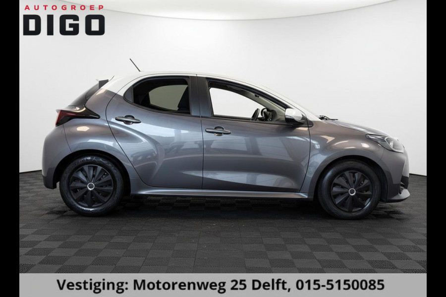 Toyota Yaris 1.5 HYBRID BI-TONE GARANTIE TOT 03-2033! . ADAPTIEVE CRUISE CONTROL . APPLE CARPLAY & ANDRIOD AUTO . SLECHTS 35.000km!