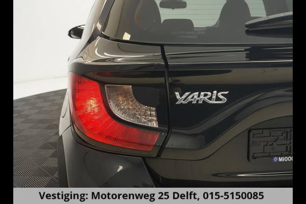 Toyota Yaris 1.5 HYBRID BI-TONE GARANTIE TOT 03-2033! . ADAPTIEVE CRUISE CONTROL . APPLE CARPLAY & ANDRIOD AUTO . SLECHTS 35.000km!