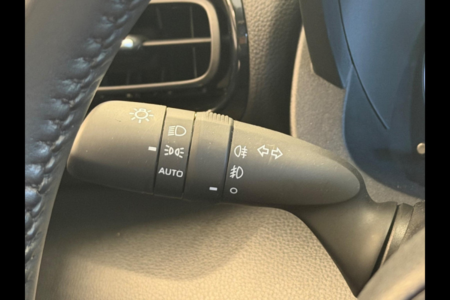 Toyota Yaris 1.5 HYBRID BI-TONE GARANTIE TOT 03-2033! . ADAPTIEVE CRUISE CONTROL . APPLE CARPLAY & ANDRIOD AUTO . SLECHTS 35.000km!