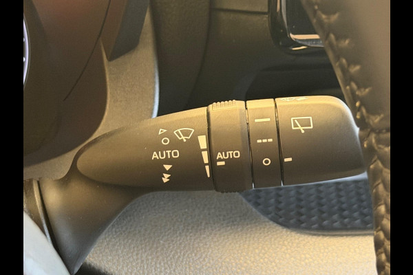 Toyota Yaris 1.5 HYBRID BI-TONE GARANTIE TOT 03-2033! . ADAPTIEVE CRUISE CONTROL . APPLE CARPLAY & ANDRIOD AUTO . SLECHTS 35.000km!