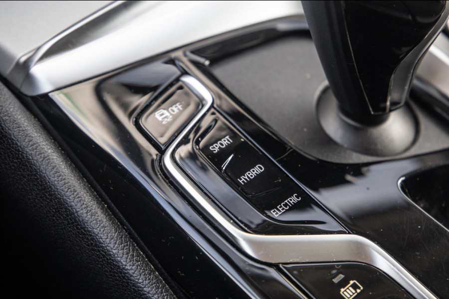 BMW 5 Serie Touring 530e High Executive / SOH 89% / Pano / Keyless / Gordijnen