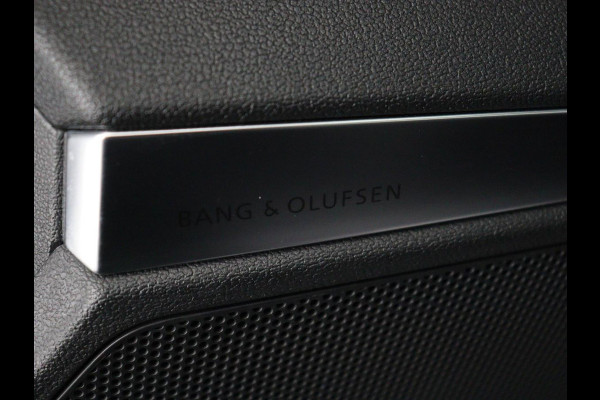 Audi S3 2.0 TFSI S3 quattro | Adaptive cruise | B&O | Bang & Olufsen | Matrix LED | Leder/Alcantara | Park Assist | Stoelverwarming | Virtual Cockpit | Carplay | Navigatie | Sportstoelen | Climate control