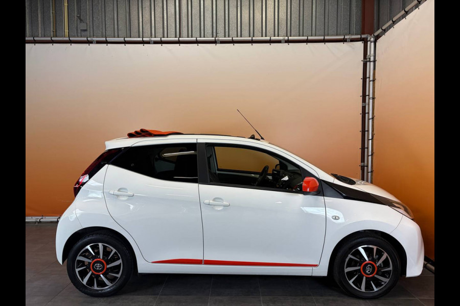 Toyota Aygo 1.0 VVT-i x-otic cabriotop | automaat | dealer onderhouden | navi | carplay | fabr gar 12/19
