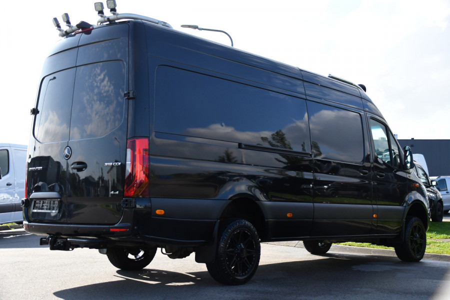 Mercedes-Benz Sprinter 319 V6 3.0 CDI L3H2 Black Edition FULL OPTIONS! Cruise, 360 Camera, Carplay, 10,5 Mbux, 190pk, 2 x Schuifdeur, Sper, LED, Leder, Stoelverwarming, Standkachel, Trekhaak, Uniek!