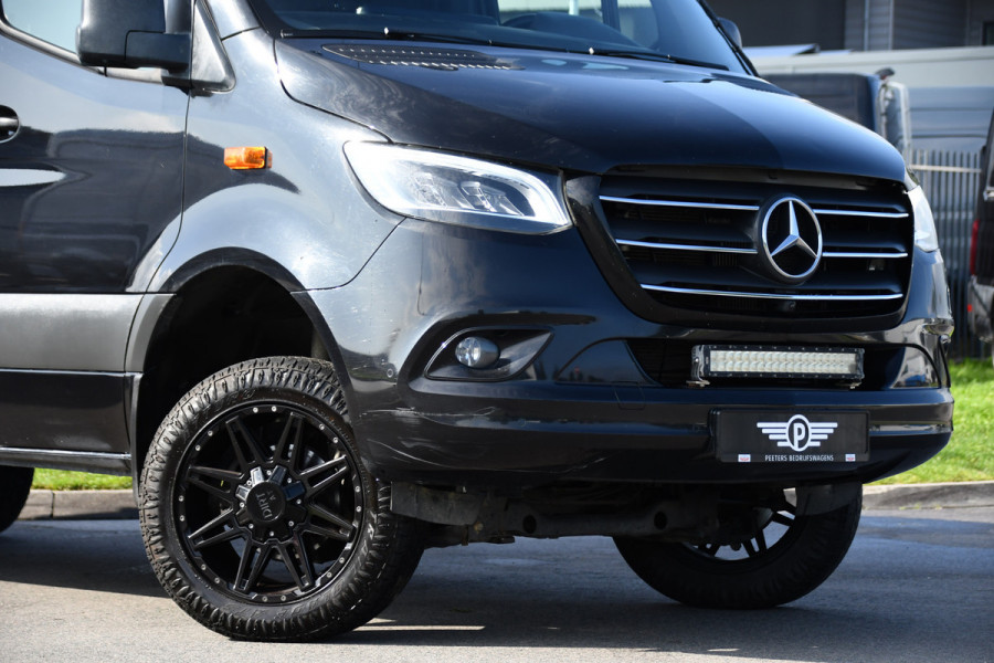 Mercedes-Benz Sprinter 319 V6 3.0 CDI L3H2 Black Edition FULL OPTIONS! Cruise, 360 Camera, Carplay, 10,5 Mbux, 190pk, 2 x Schuifdeur, Sper, LED, Leder, Stoelverwarming, Standkachel, Trekhaak, Uniek!