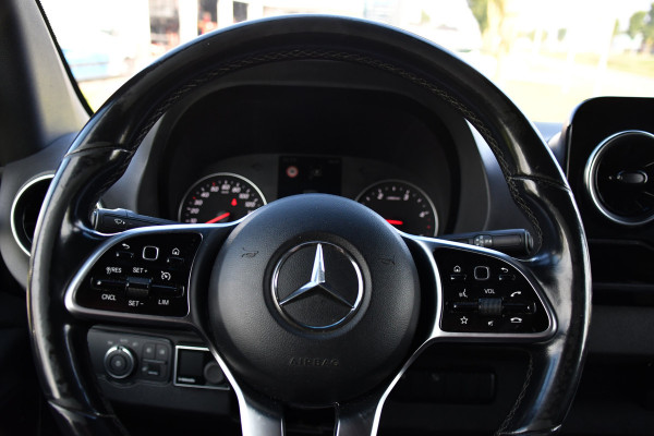 Mercedes-Benz Sprinter 319 V6 3.0 CDI L3H2 Black Edition FULL OPTIONS! Cruise, 360 Camera, Carplay, 10,5 Mbux, 190pk, 2 x Schuifdeur, Sper, LED, Leder, Stoelverwarming, Standkachel, Trekhaak, Uniek!