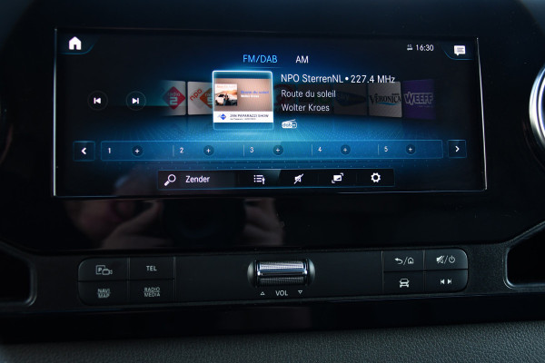 Mercedes-Benz Sprinter 319 V6 3.0 CDI L3H2 Black Edition FULL OPTIONS! Cruise, 360 Camera, Carplay, 10,5 Mbux, 190pk, 2 x Schuifdeur, Sper, LED, Leder, Stoelverwarming, Standkachel, Trekhaak, Uniek!