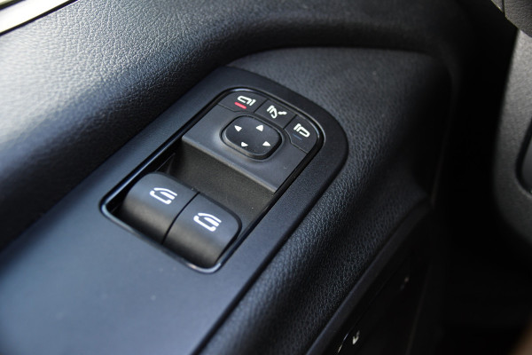 Mercedes-Benz Sprinter 319 V6 3.0 CDI L3H2 Black Edition FULL OPTIONS! Cruise, 360 Camera, Carplay, 10,5 Mbux, 190pk, 2 x Schuifdeur, Sper, LED, Leder, Stoelverwarming, Standkachel, Trekhaak, Uniek!