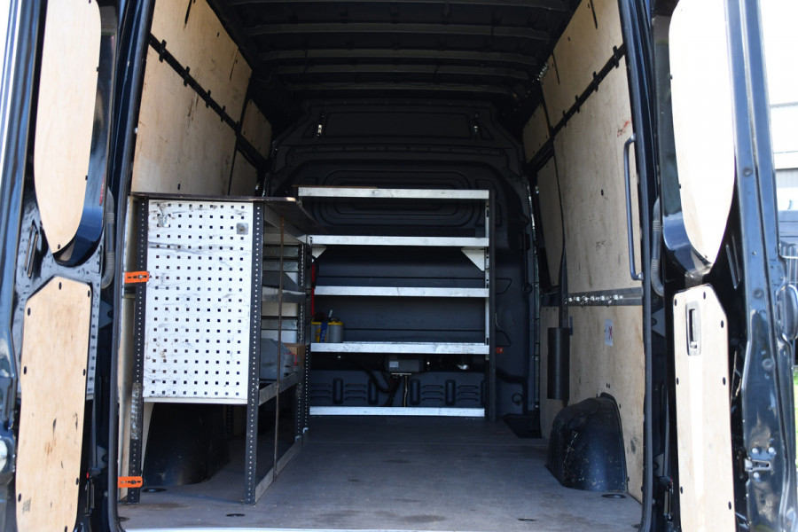 Mercedes-Benz Sprinter 319 V6 3.0 CDI L3H2 Black Edition FULL OPTIONS! Cruise, 360 Camera, Carplay, 10,5 Mbux, 190pk, 2 x Schuifdeur, Sper, LED, Leder, Stoelverwarming, Standkachel, Trekhaak, Uniek!