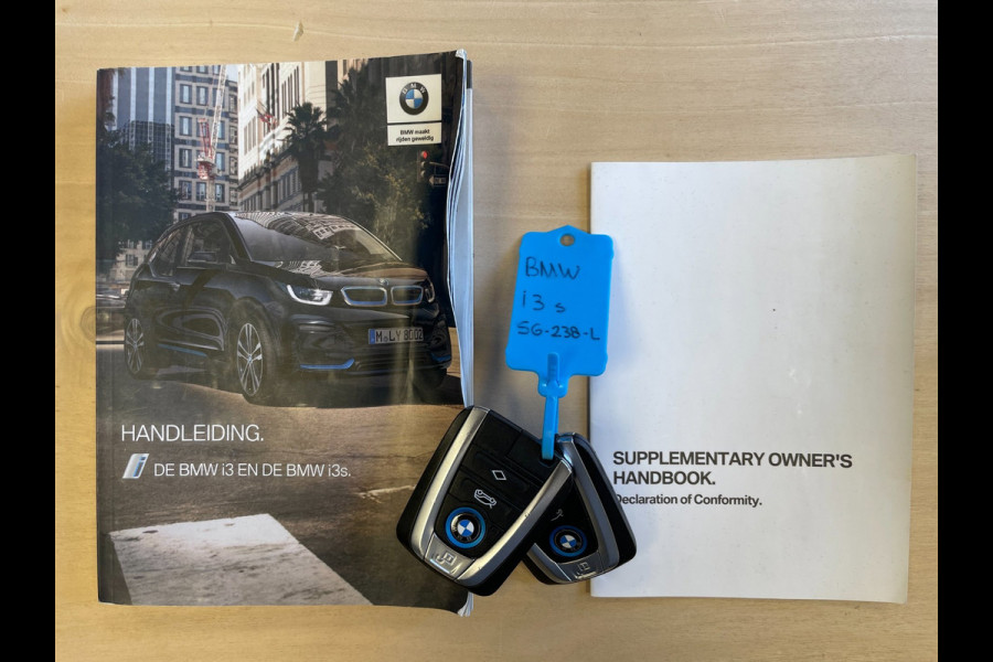 BMW i3 S iPerformance 94Ah 33 kWh|92% SOH|GROTE ACCU|BLACK&BLUE|ACC|CARPLAY|CAMERA|AUTOMAAT|STOELVERWARMING|LANE-ASSIST|NAVIGATIE|