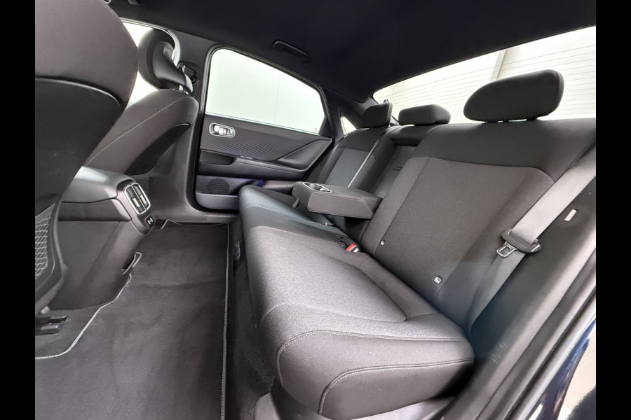 Hyundai IONIQ 6 77.4kWh 229PK Trekhaak SOH 100% Warmtepomp Adap.Cruise Head-Up Stoel+Achterbank+Stuur Verwarming Camera Navi Pdc Apple Carplay A Elek. Achterklep Privacy Glas Lmv Led Lane Assist 1.500KG Trekgewicht 1e Eigenaar Origineel Nederlandse Auto
