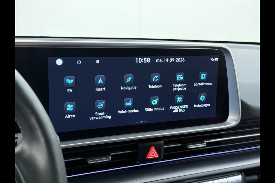 Hyundai IONIQ 6 77.4kWh 229PK Trekhaak SOH 100% Warmtepomp Adap.Cruise Head-Up Stoel+Achterbank+Stuur Verwarming Camera Navi Pdc Apple Carplay A Elek. Achterklep Privacy Glas Lmv Led Lane Assist 1.500KG Trekgewicht 1e Eigenaar Origineel Nederlandse Auto